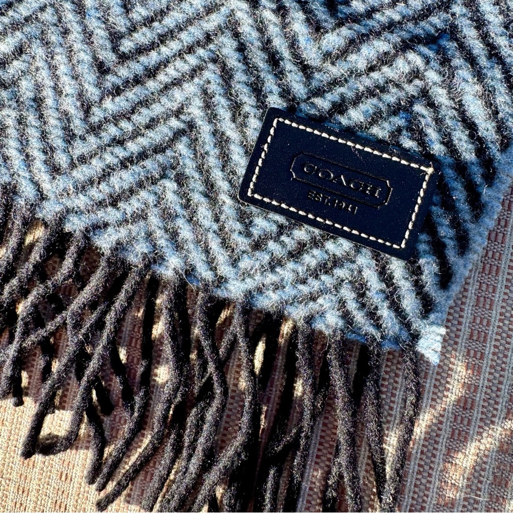 NWT COACH Unisex Scarf Wool Blue & Grat Herringbone Zig Zag Muffler Fringe NEW - Picture 3 of 5